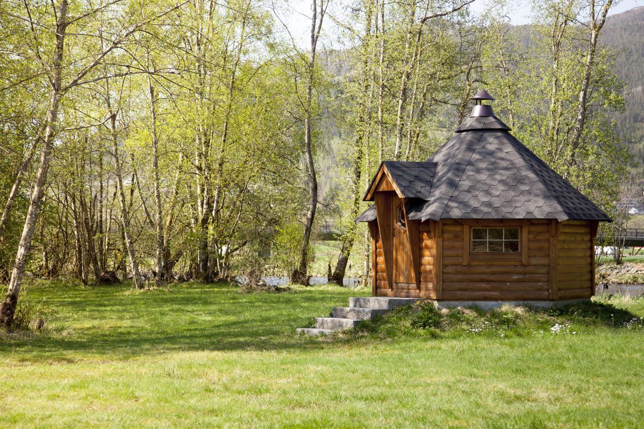 Forde Gjestehus Og Camping المظهر الخارجي الصورة
