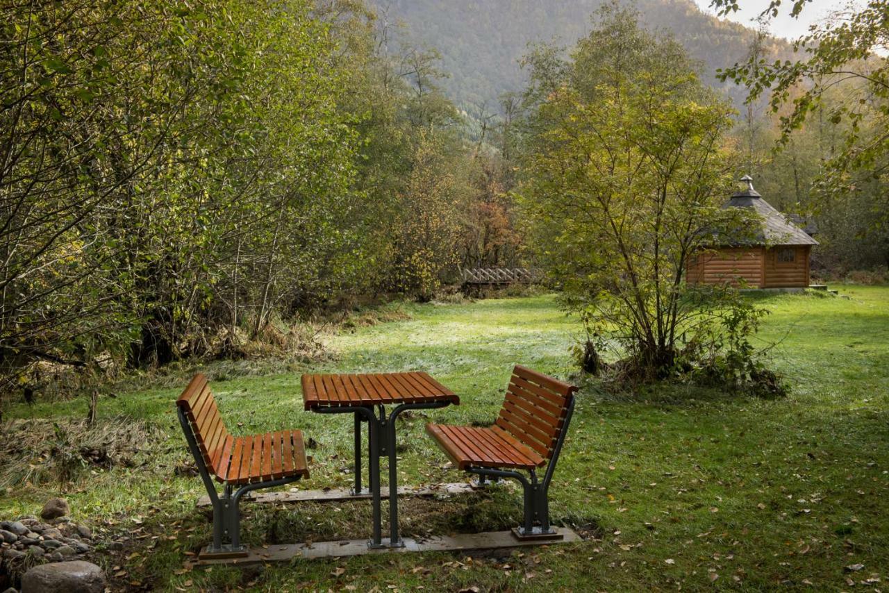 Forde Gjestehus Og Camping المظهر الخارجي الصورة